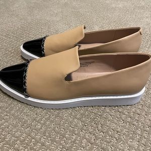 NEVER WORN Karl Lagerfeld womens sz 9 neutral black platform slip on